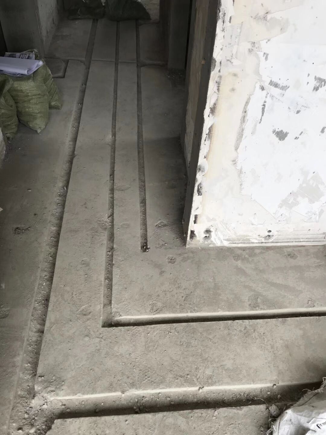成都装修 水電(diàn)改造开槽 贴砖细节图