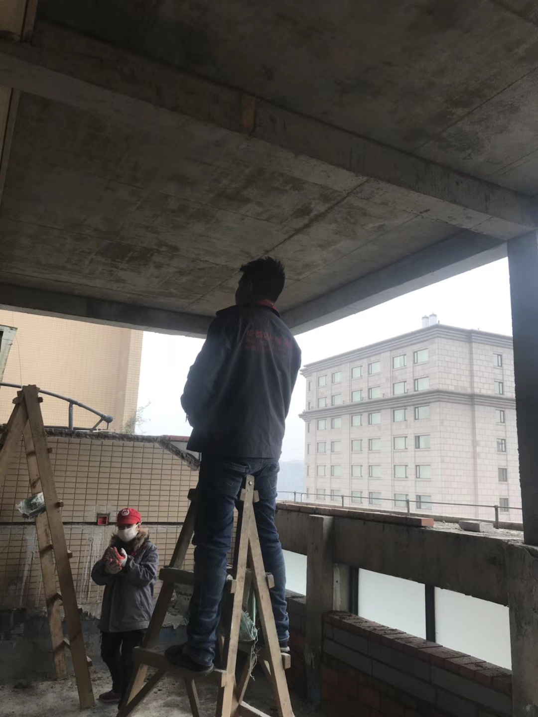 成都顶楼跃层装修 水電(diàn)改造 防水