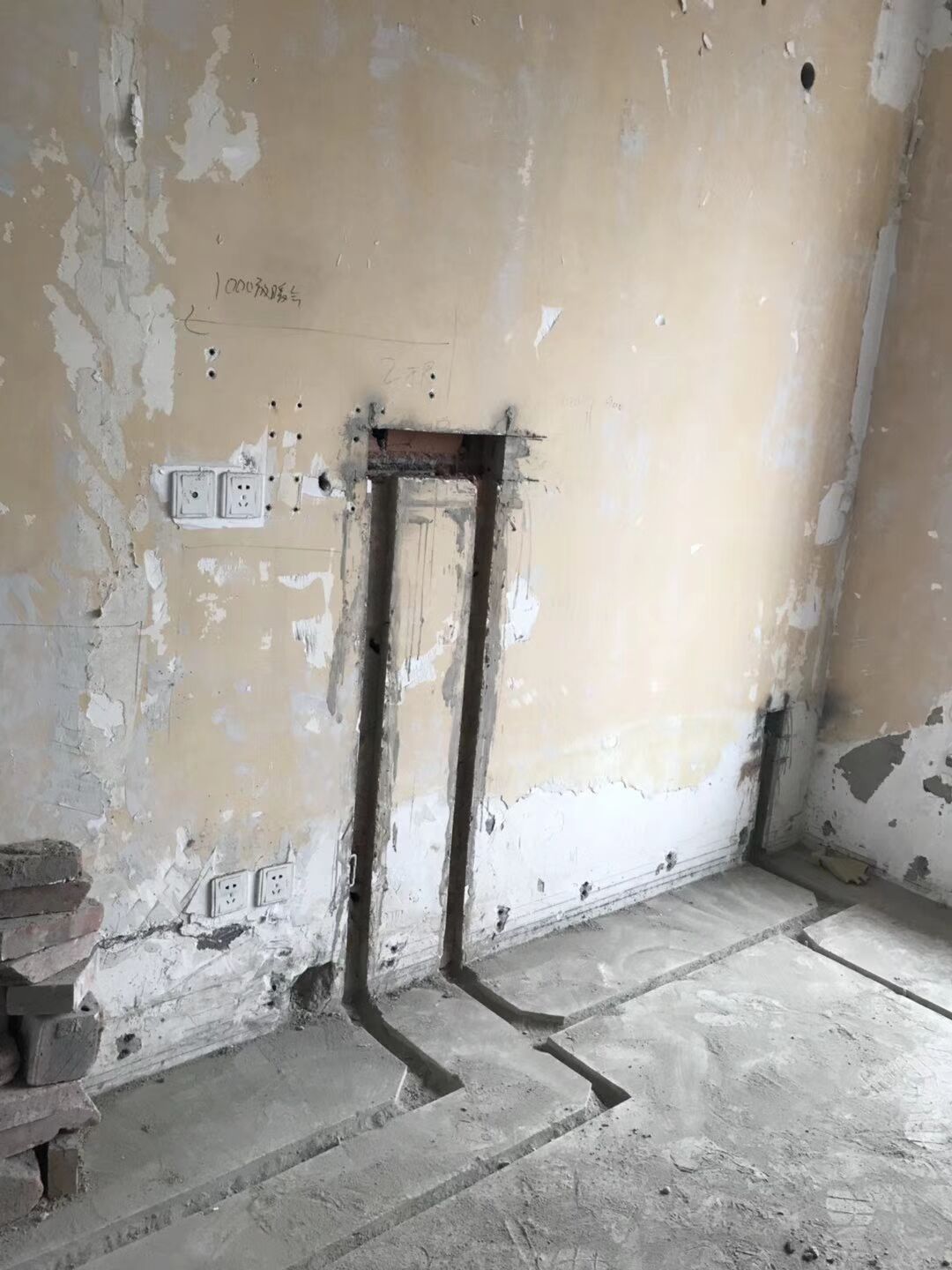 成都装修 水電(diàn)改造开槽 贴砖细节图