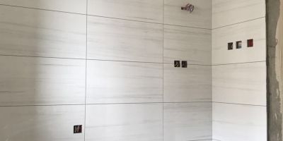 成都雅颂居装修贴砖施工现场