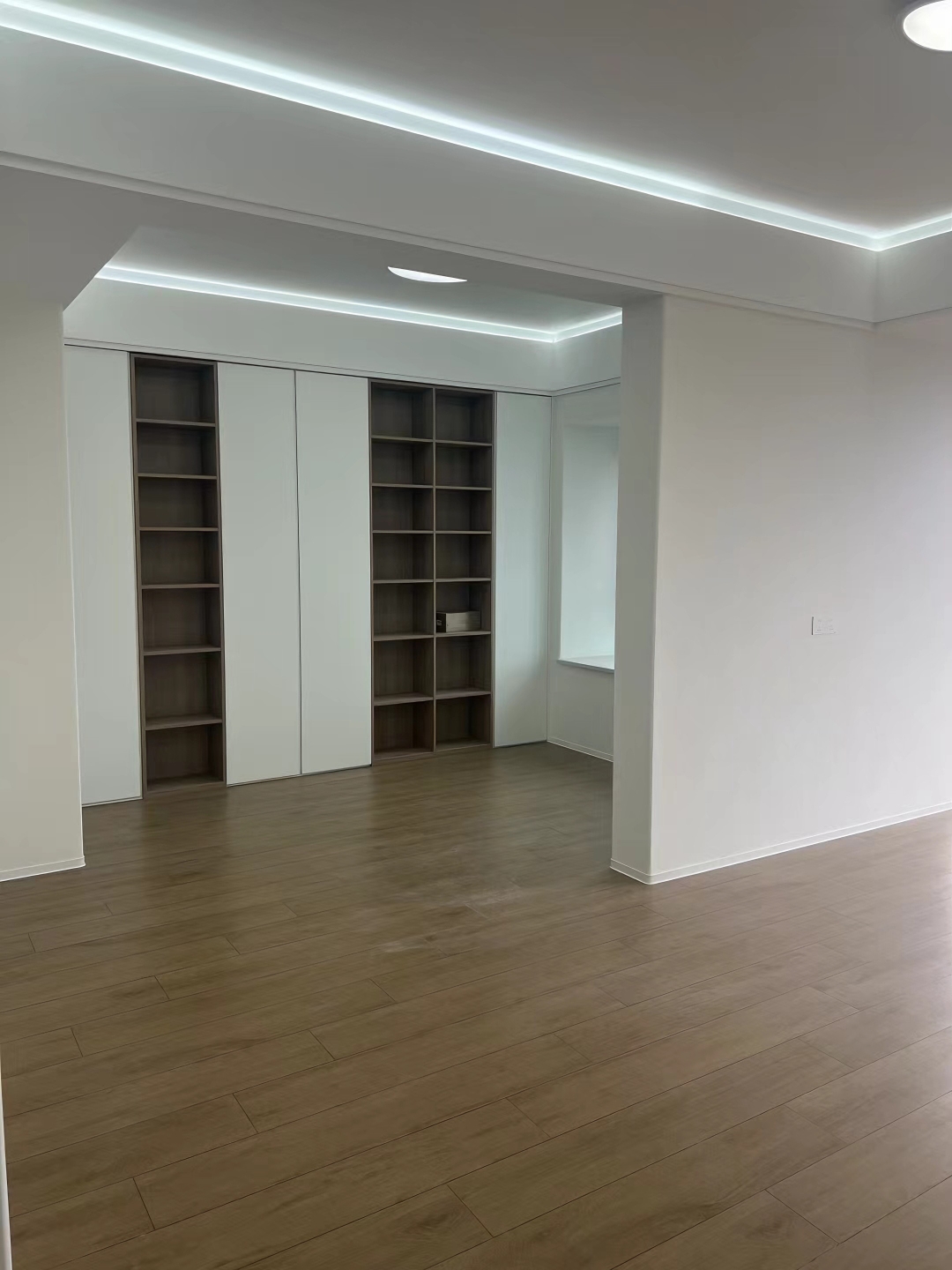 成都装修-成都装修施工队-電(diàn)建地产長(cháng)运东安