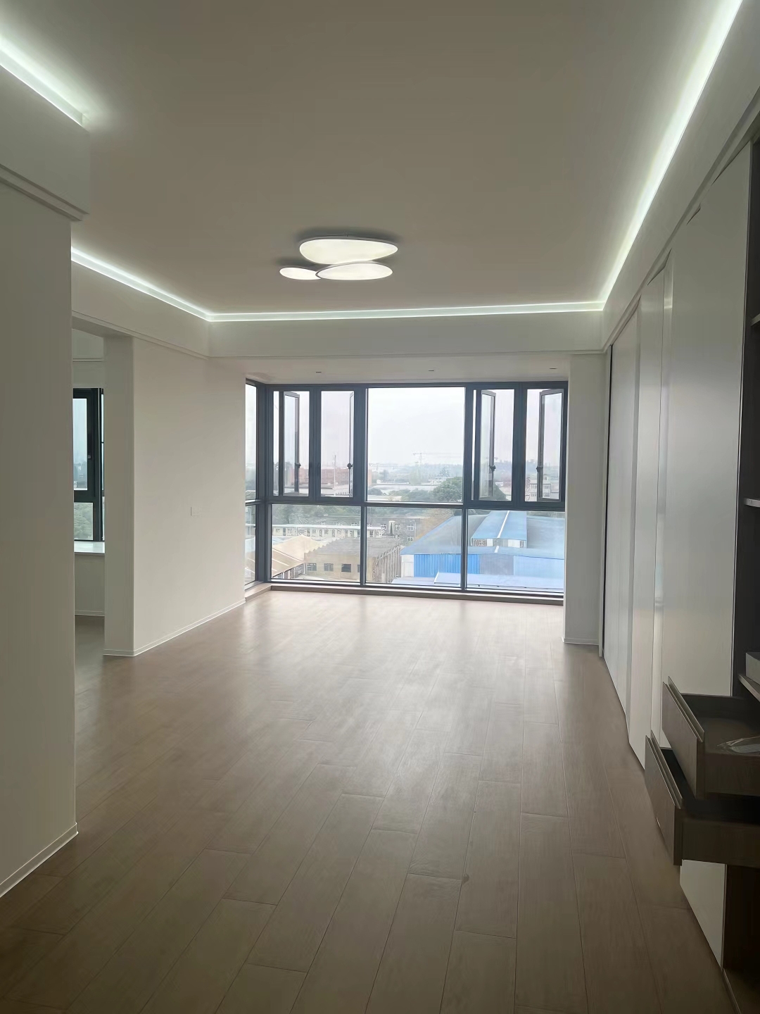 成都装修-成都装修施工队-電(diàn)建地产長(cháng)运东安