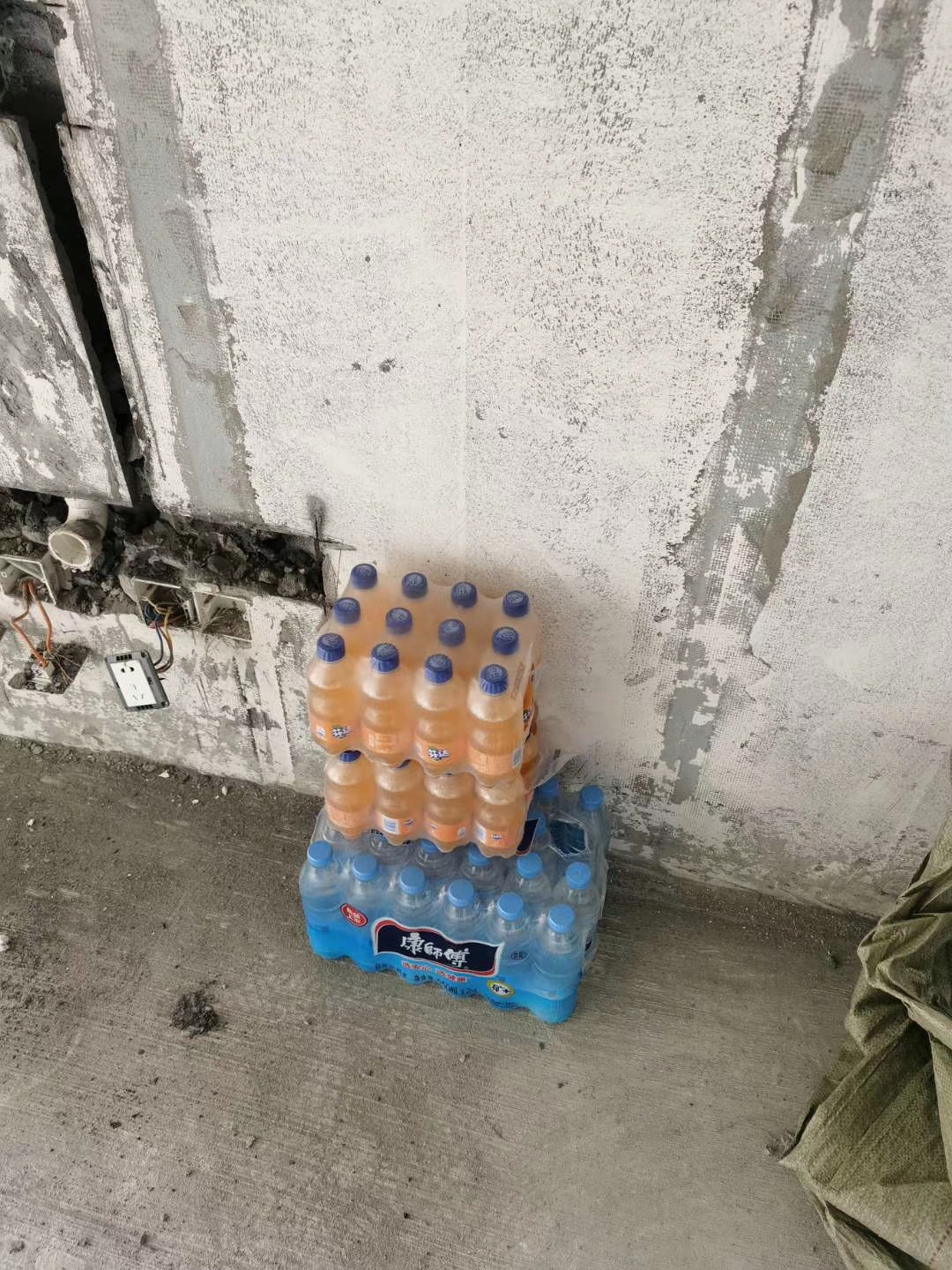 成都中南海棠集装修施工现场（自己家与邻居家）