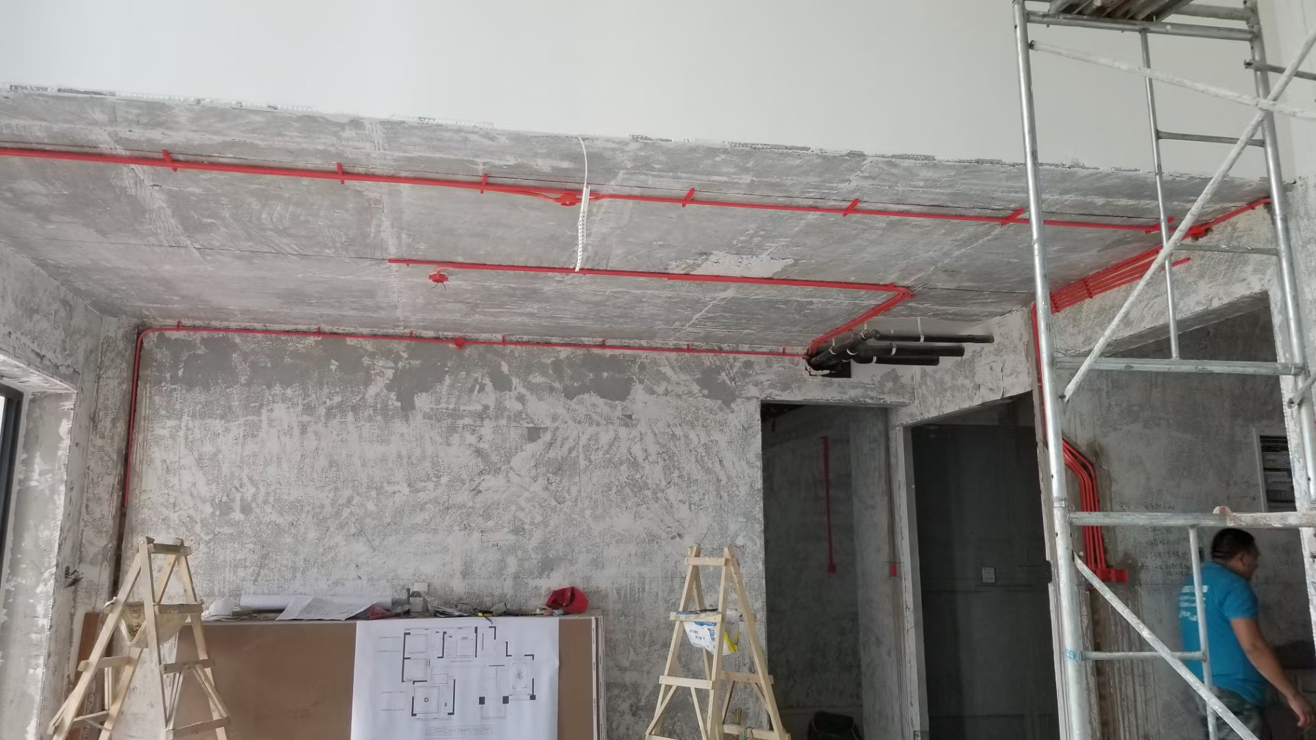 成都蔚蓝卡地亚花(huā)园城水電(diàn)改造施工现场图
