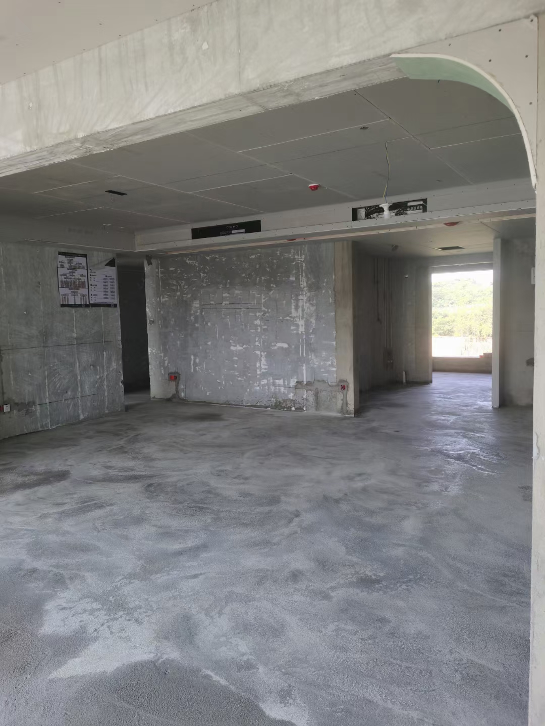 成都建发浅水湾160平装修施工现场图丨木(mù作吊顶已完成